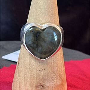 Artisan NWT Labradorite Heart Shaped Ring Set in 925 Sterling Silver size 10.5